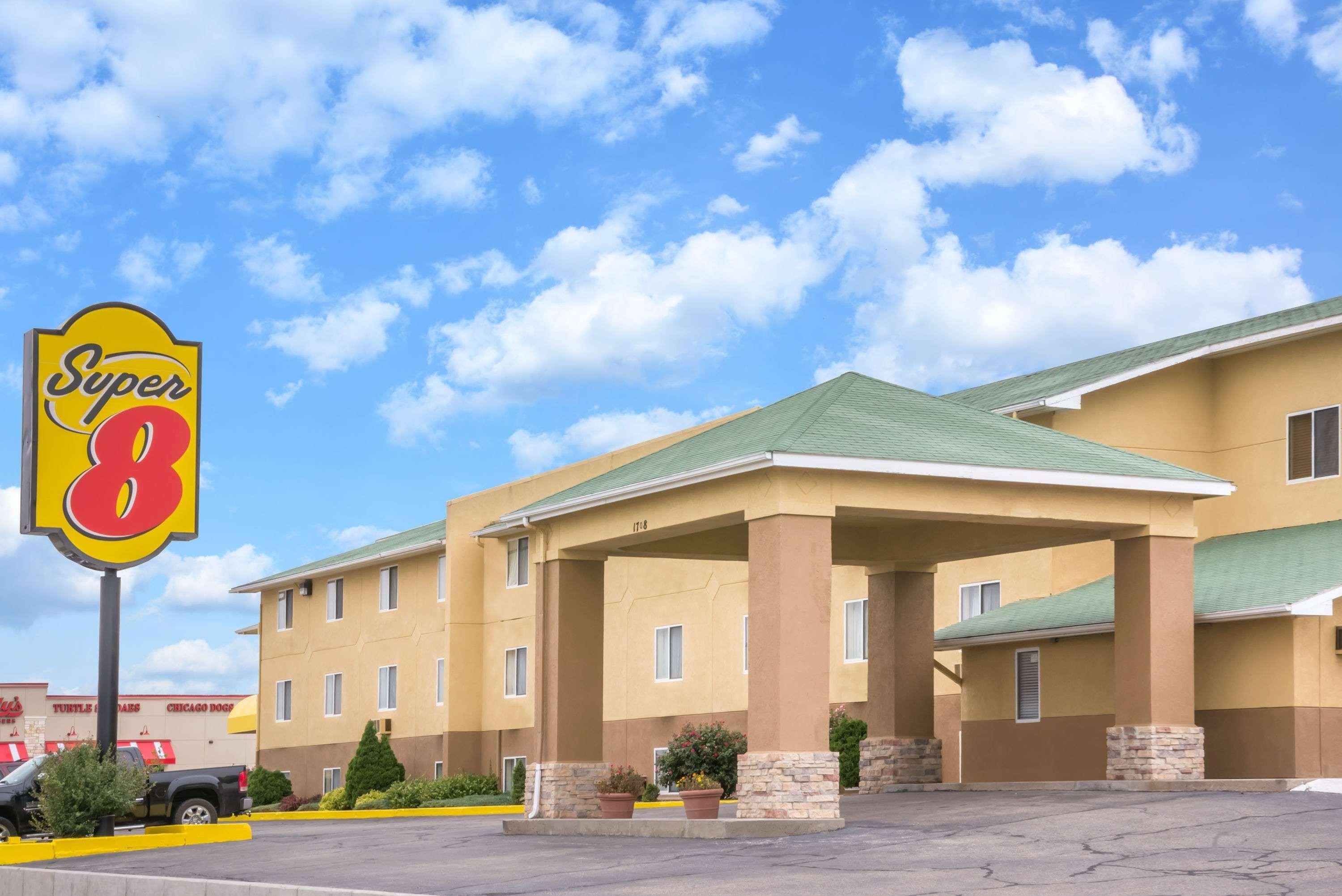 Super 8 By Wyndham Dodge City Esterno foto