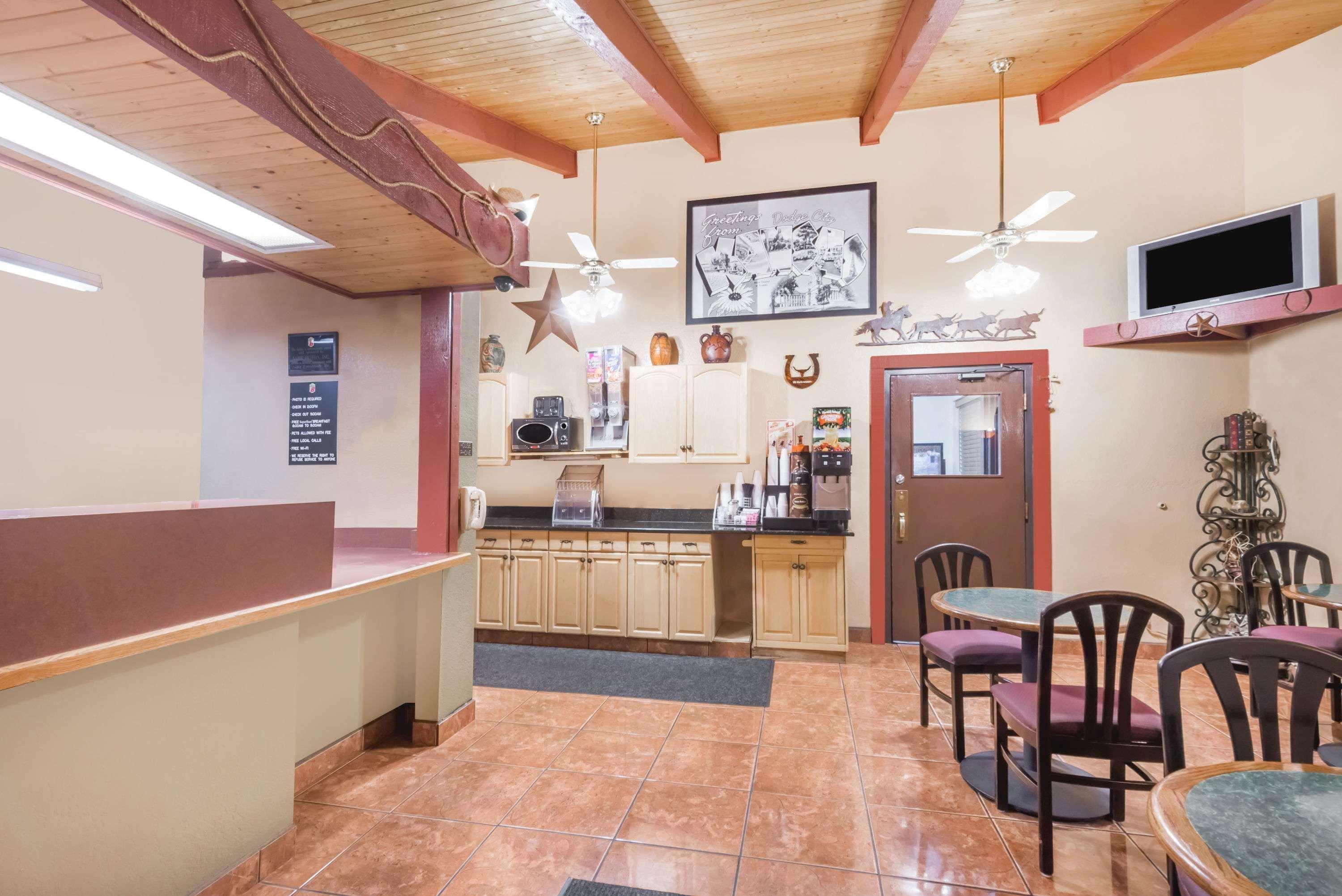 Super 8 By Wyndham Dodge City Esterno foto