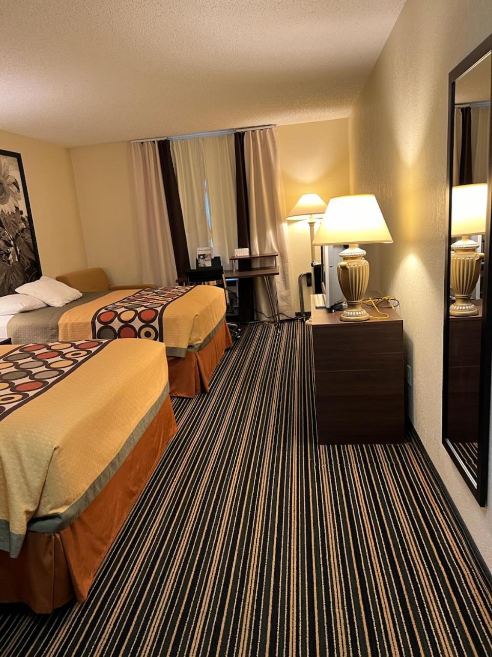 Super 8 By Wyndham Dodge City Esterno foto