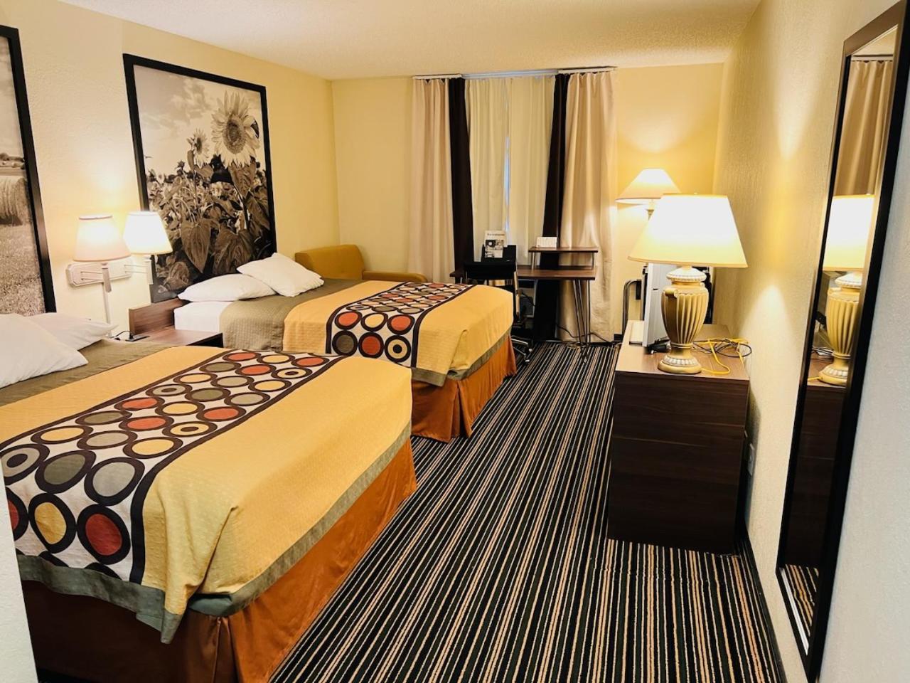Super 8 By Wyndham Dodge City Esterno foto