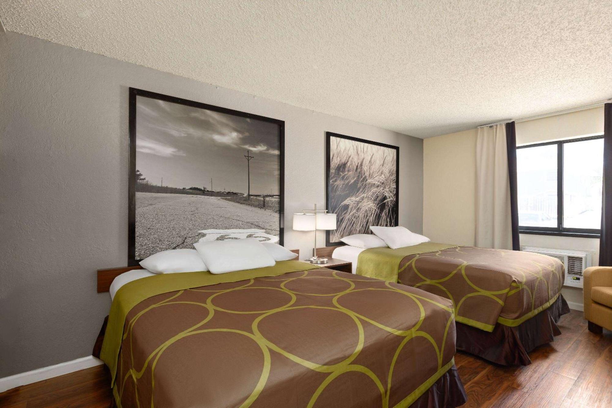 Super 8 By Wyndham Dodge City Esterno foto