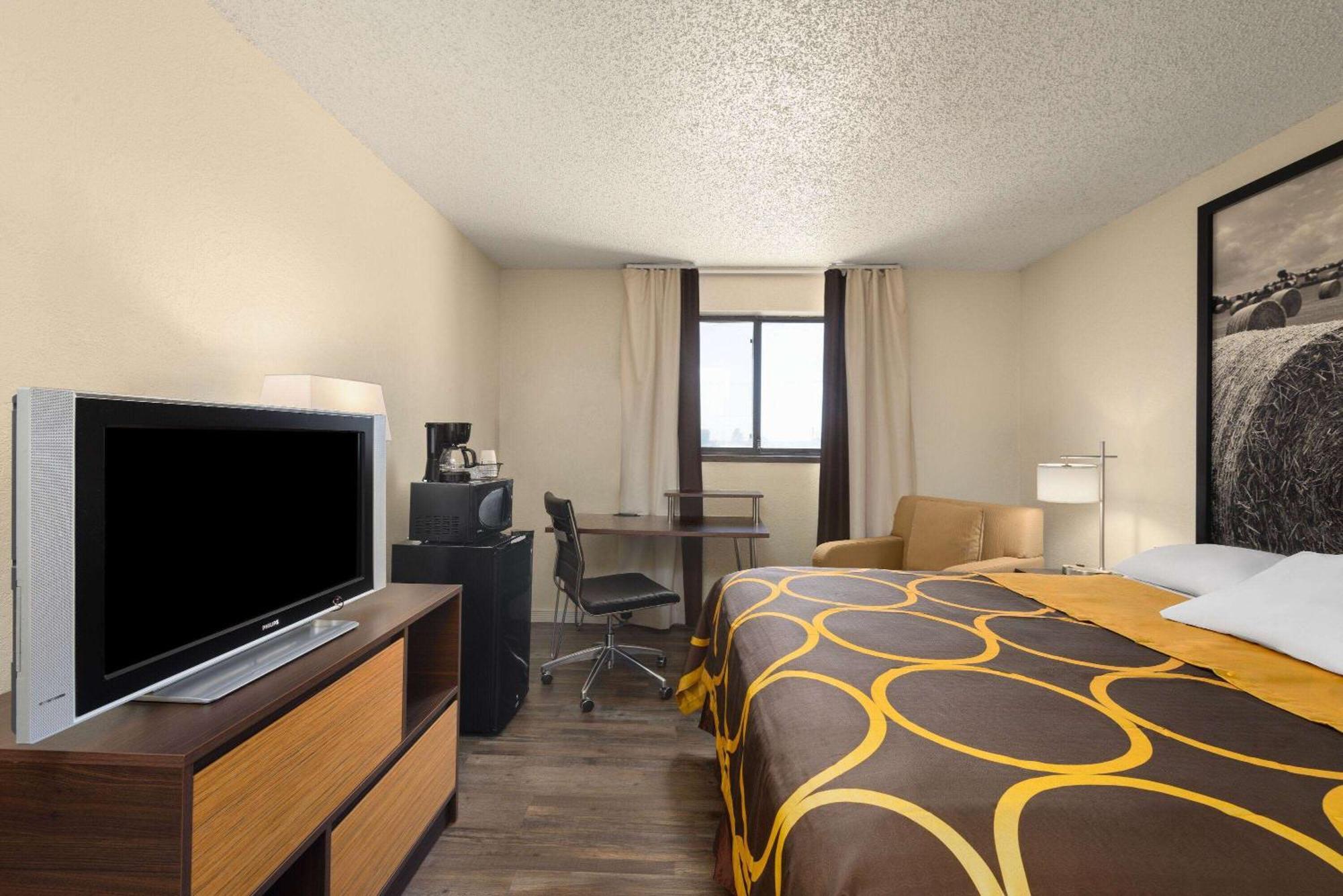 Super 8 By Wyndham Dodge City Esterno foto