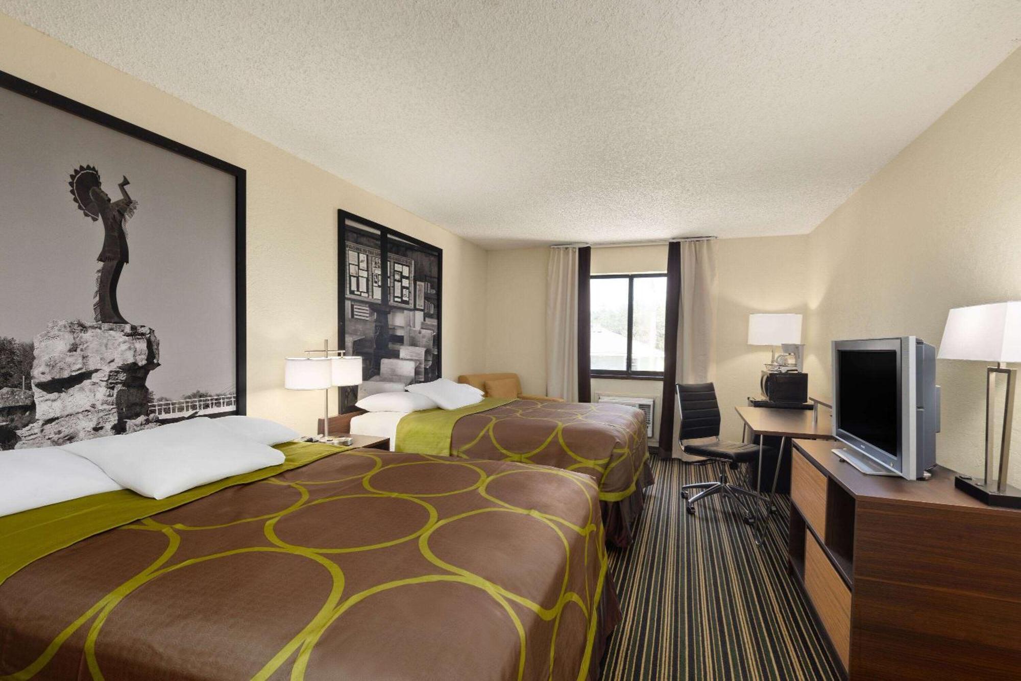 Super 8 By Wyndham Dodge City Esterno foto