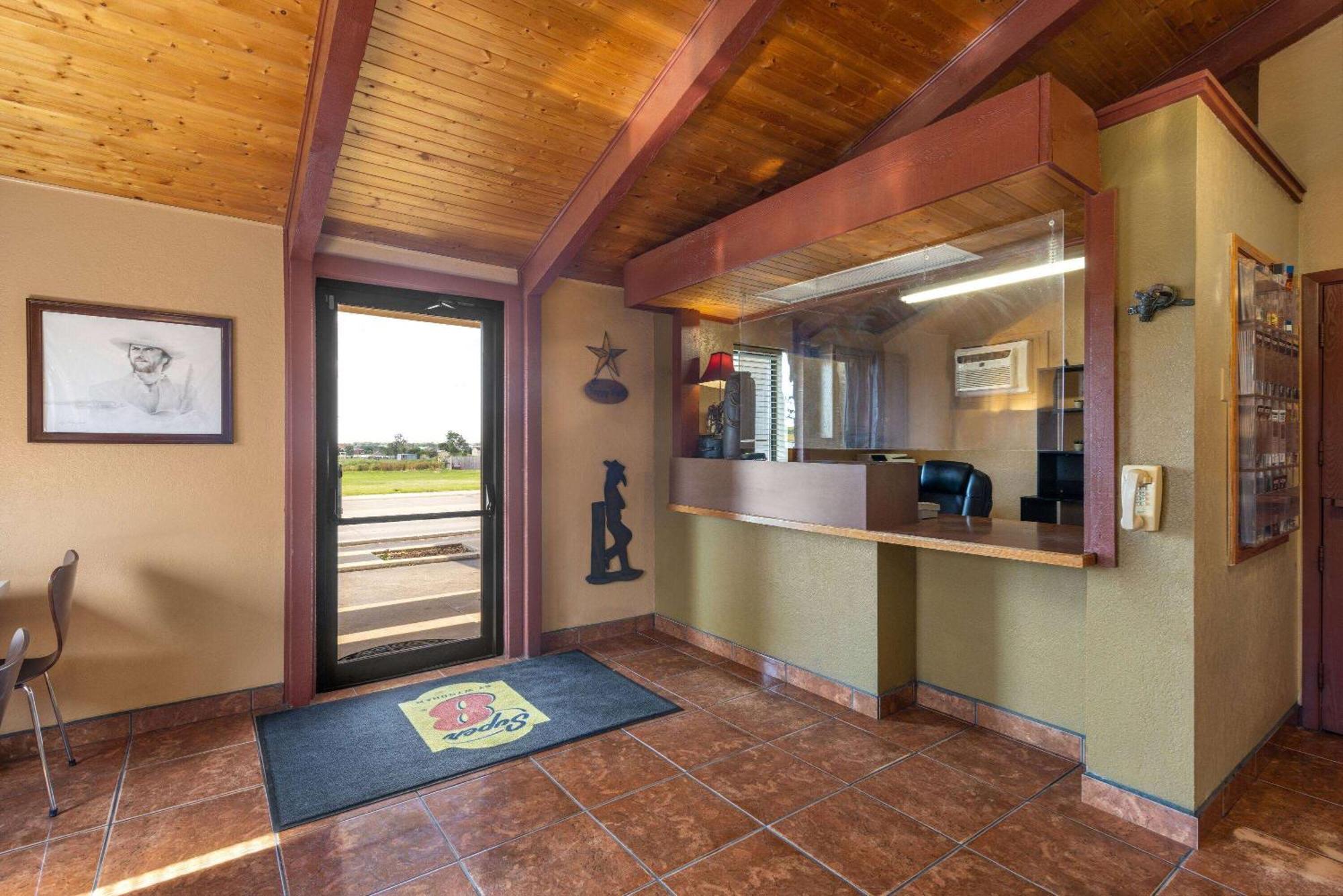 Super 8 By Wyndham Dodge City Esterno foto