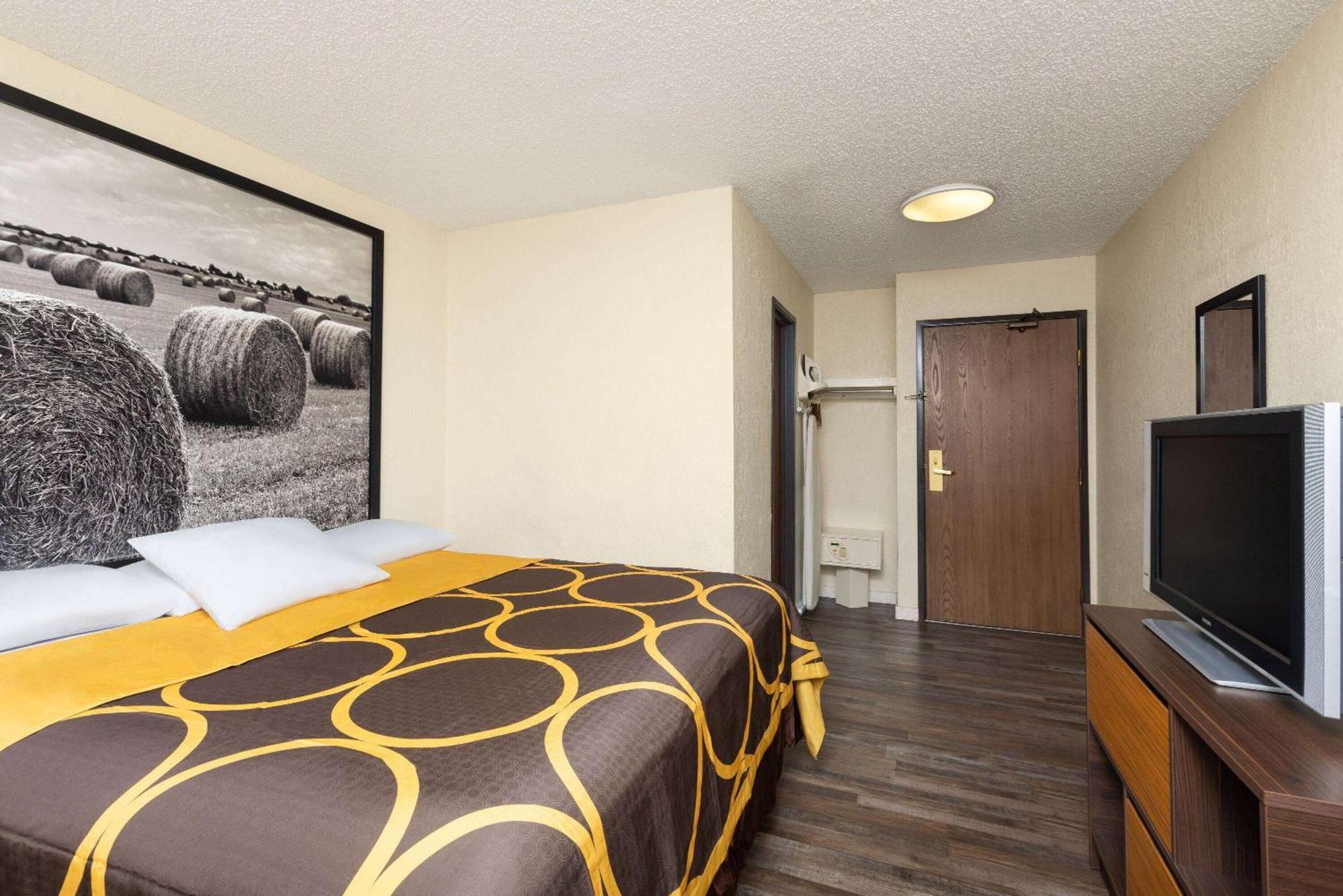 Super 8 By Wyndham Dodge City Esterno foto